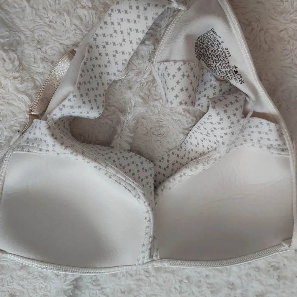 Hanes SmoothTec ComfortFlex Wire Free Natural bra Small Minimalist Soft